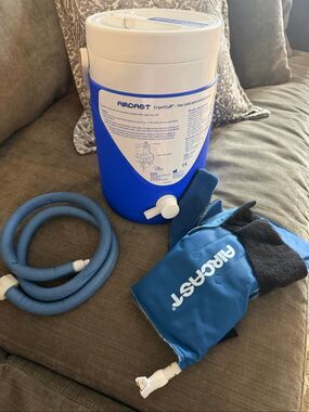 Aircast Blue Cryo/Cuff Gravity Cooler Knee Pad Hose Compression Therapy Medium
